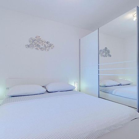 Apartments By The Sea Cove Zaglav, Korcula - 12208 Prizba Buitenkant foto