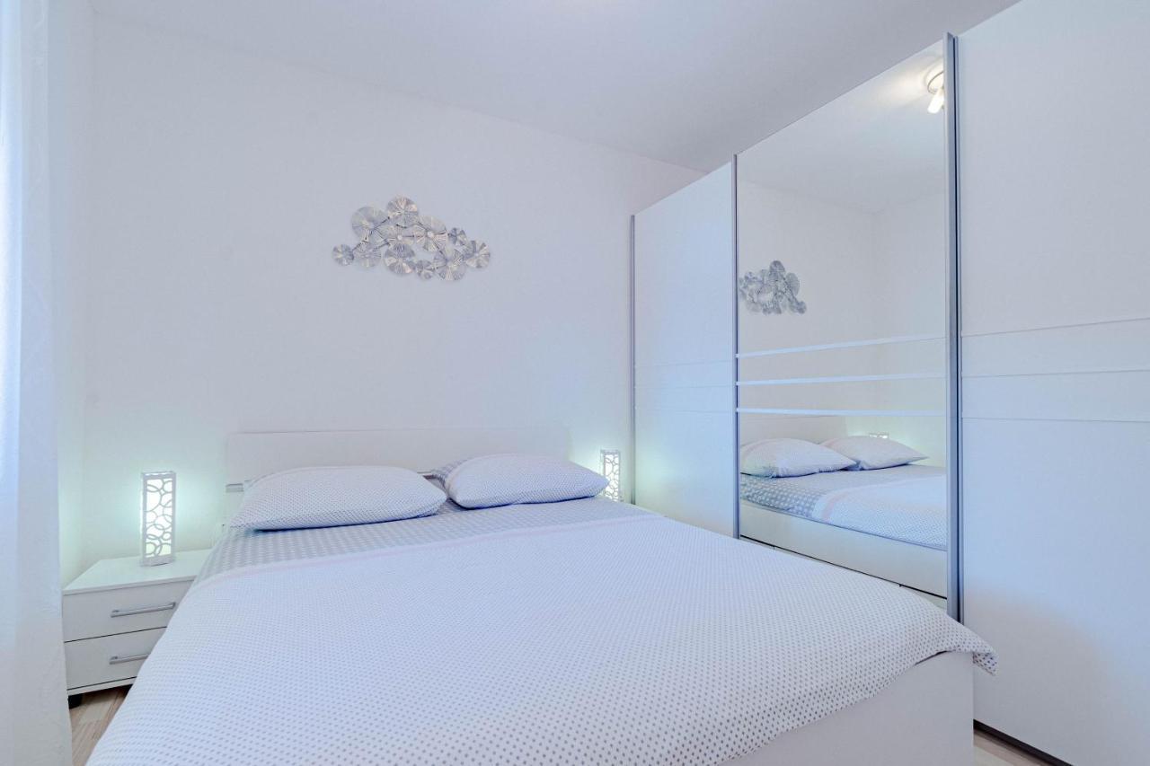 Apartments By The Sea Cove Zaglav, Korcula - 12208 Prizba Buitenkant foto